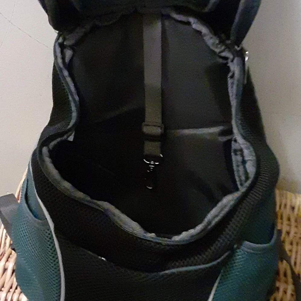 Small dog backpack very cute new there's a collar hook inside so they don't fall